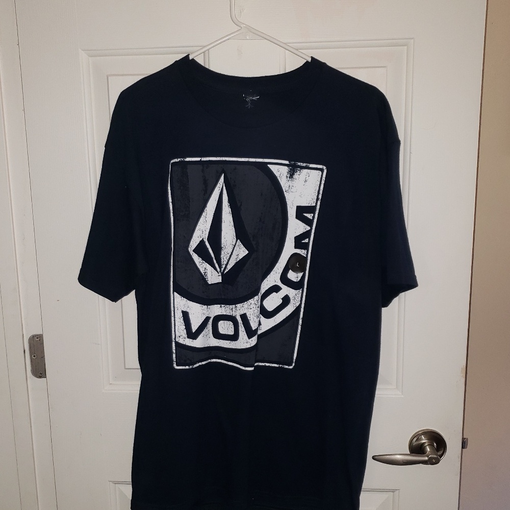Navy Volcom shirt